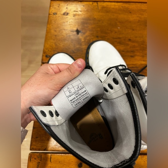 Doc Martens - “ 1460 Glossy Leather” size 41 - Picture 5 of 7